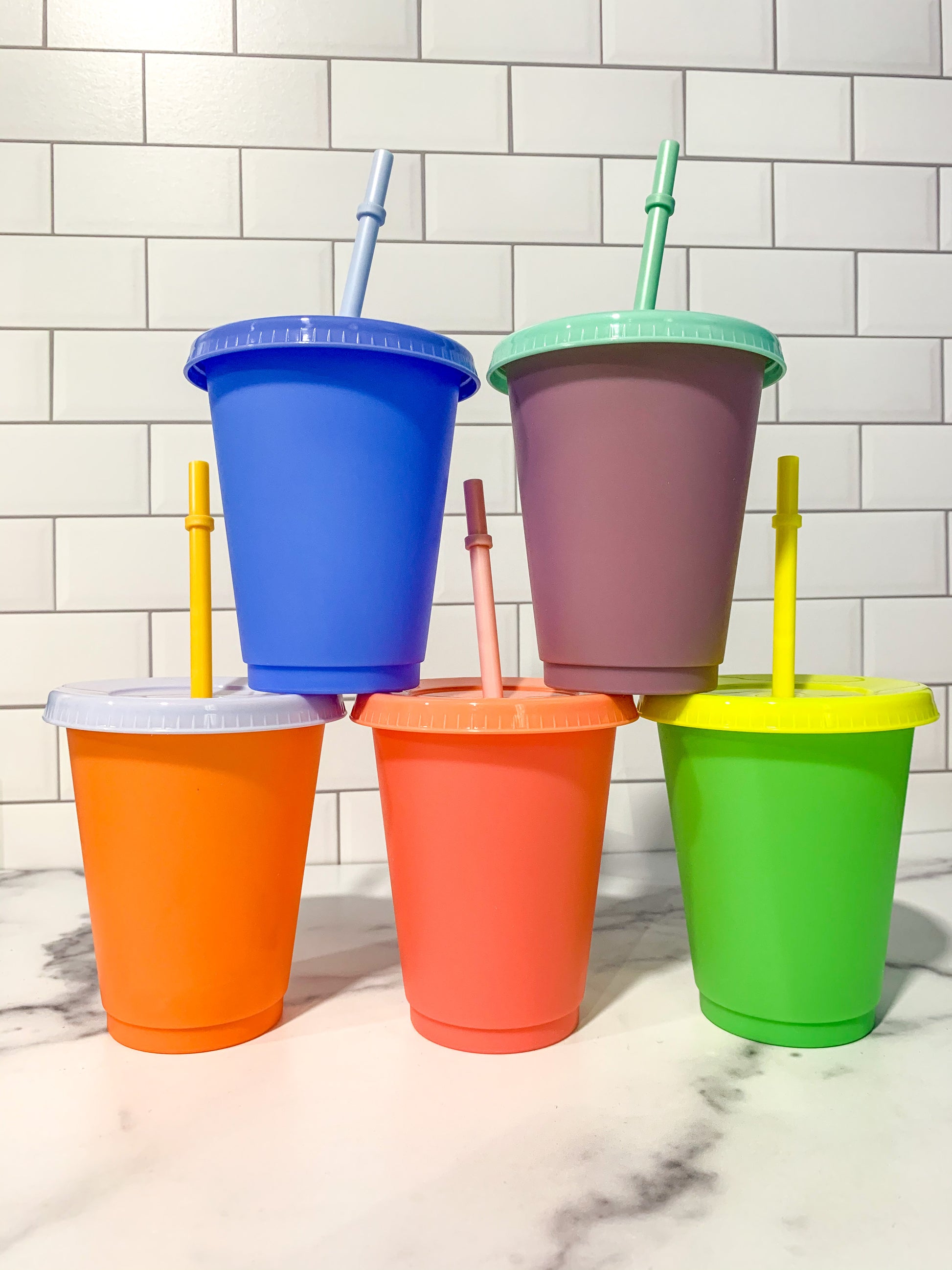 Set of 5 Confetti Color Changing Kids Cups with Colored Lids and Straw